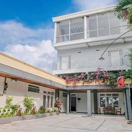 Oyo 803 Toetie Hotel Batu  Extérieur photo